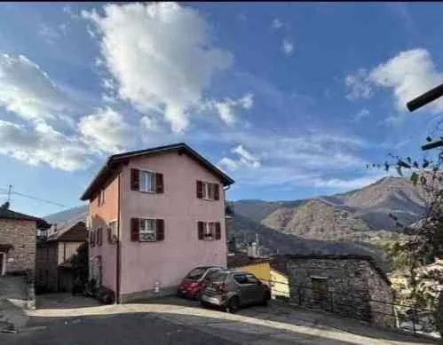 Renoviertes 4.5 Zimmer Haus in Cabbio: Kamin, Balkone und Baumgartner