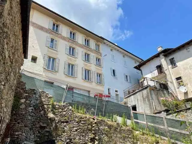 Terreno con licenza edilizia a Cademario