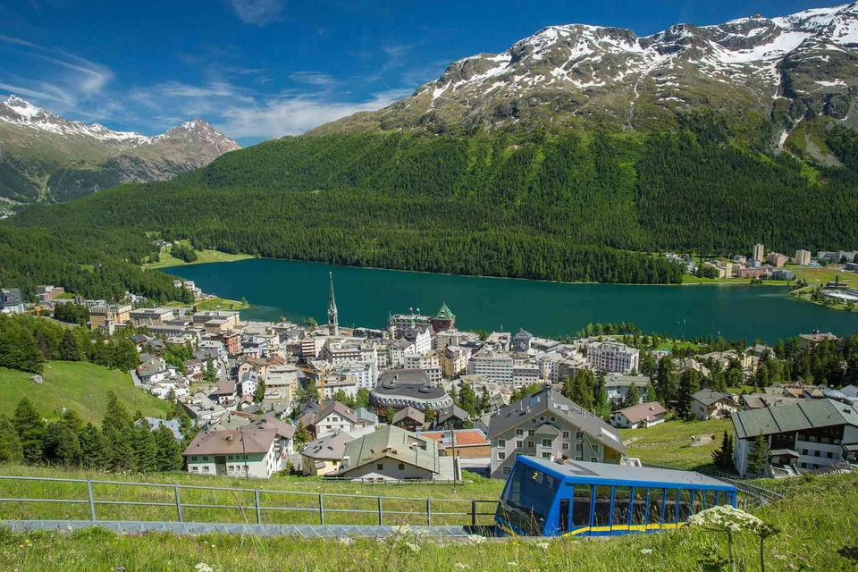 Parkplätze in Einstellhalle in St. Moritz