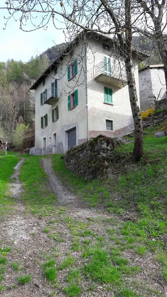 Rutico mit viel Grundstück und Nebengebäude