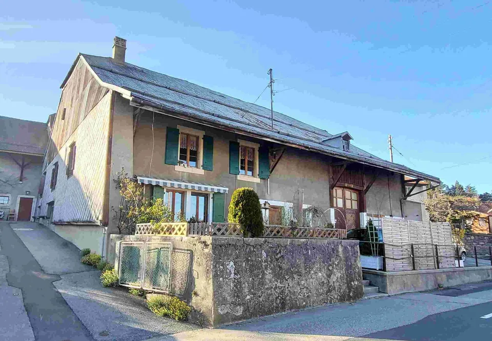 Maison de caractère à vendre – 7 logements - 2 bureaux - Mont-la-Ville
