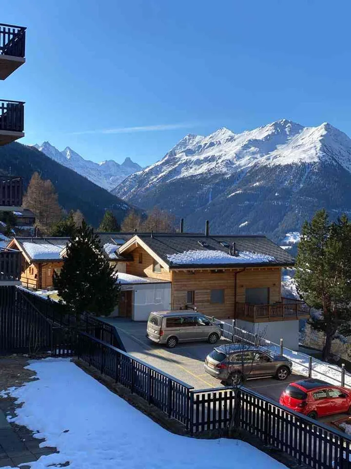 Studio lumineux entièrement rénové avec vue montagne