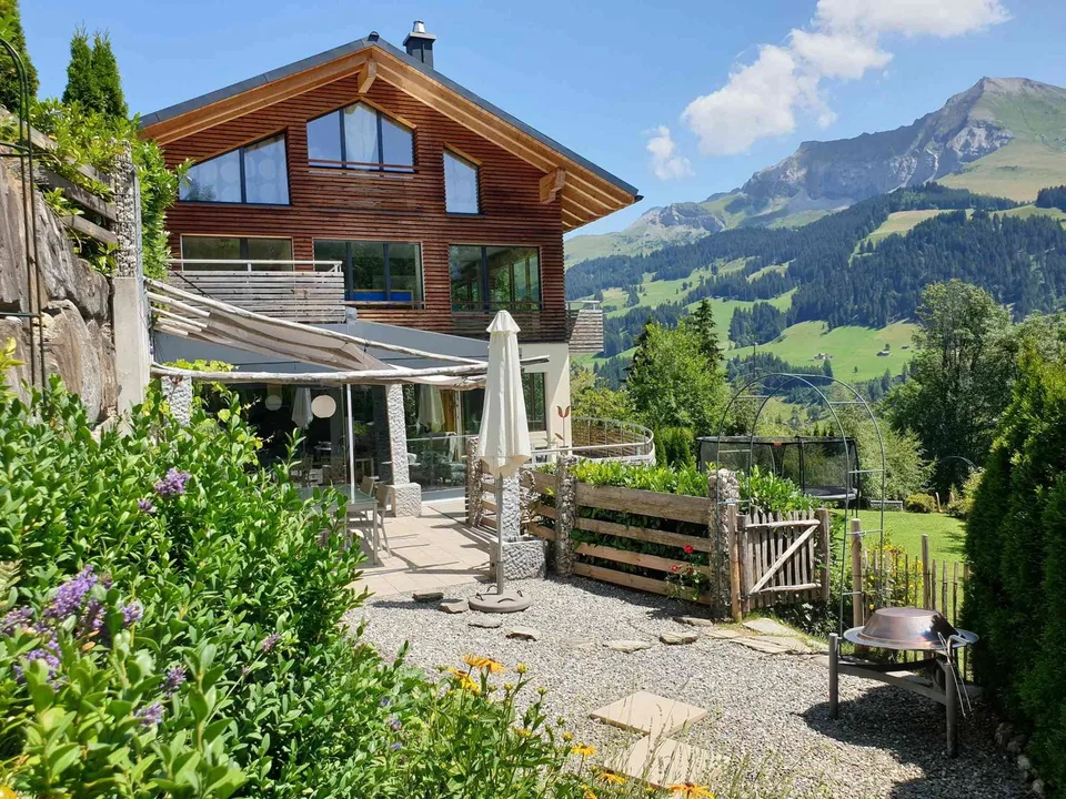 Alpine Eleganz im Wanderparadies und Skiweltcuport Adelboden / Kt Bern