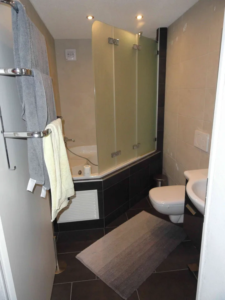 4 1/2 Zimmer-Wohnung im 1 OG und 2. OG in einem 2 Familienhaus