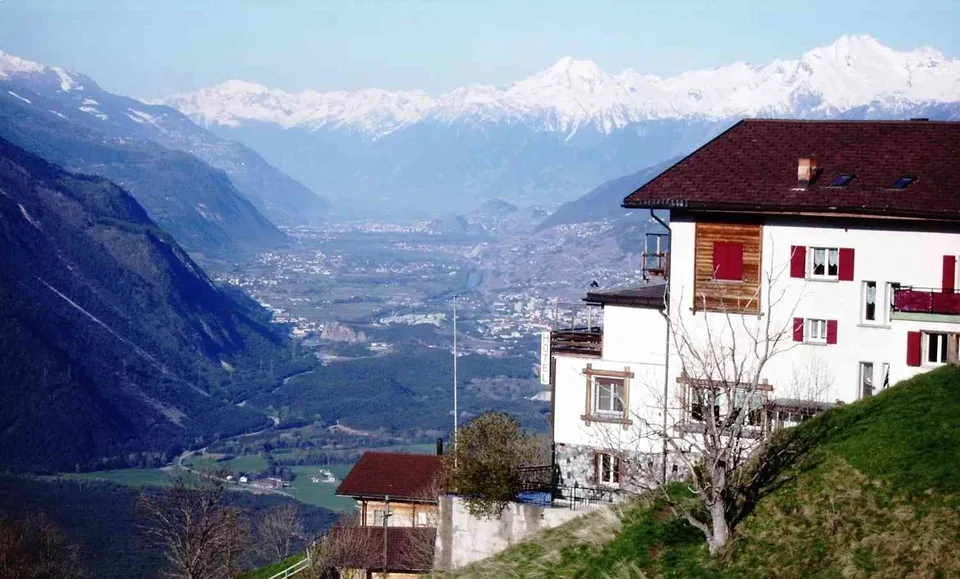 Hotel Rhoneblick - Vielseitige Hotelimmobilie mit Wohnungen