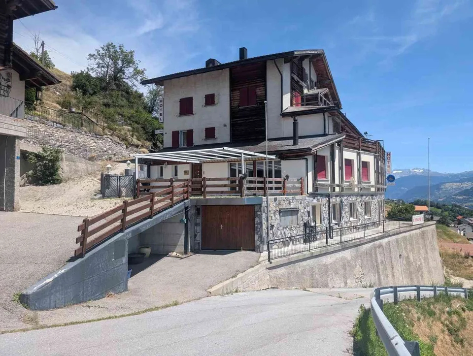 Hotel Rhoneblick - Vielseitige Hotelimmobilie mit Wohnungen