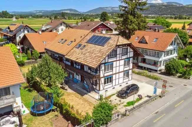 Mehrfamilienhaus mit 6 Wohneinheiten und Gewerbefläche nahe Thun