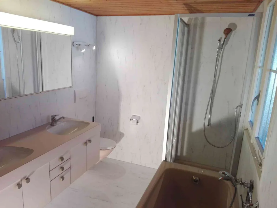 Mehrfamilienhaus mit 6 Wohneinheiten und Gewerbefläche nahe Thun – photo 9 sur 9
