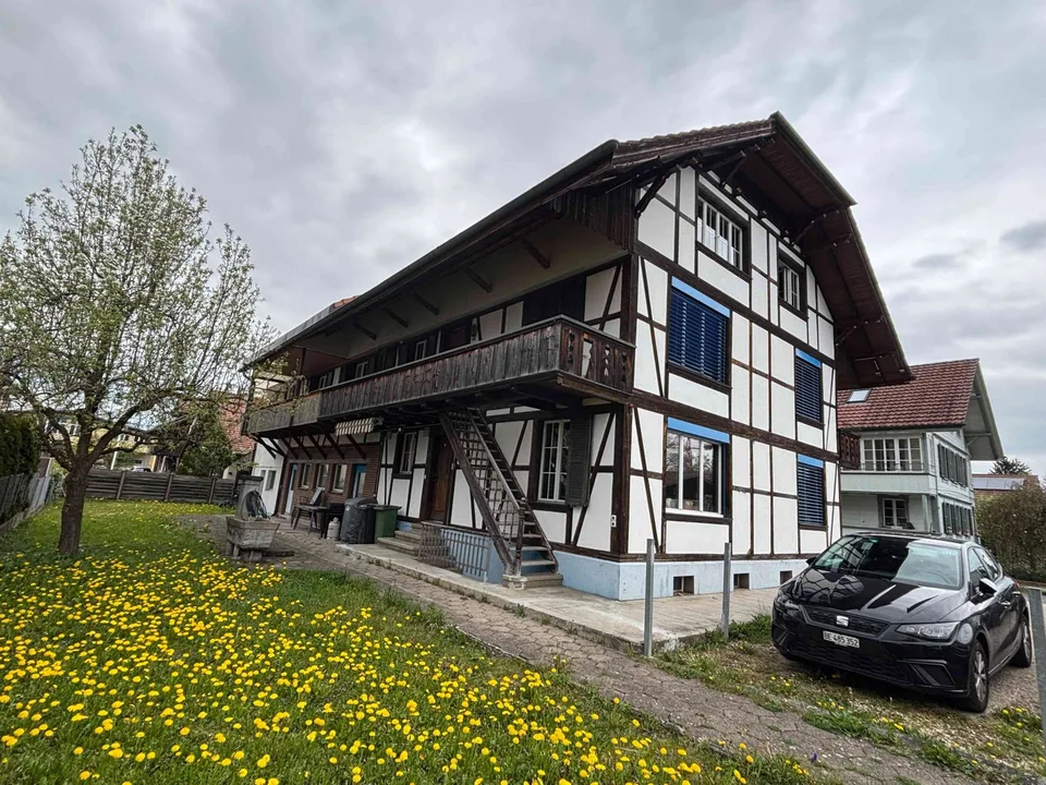 Mehrfamilienhaus mit 6 Wohneinheiten und Gewerbefläche nahe Thun