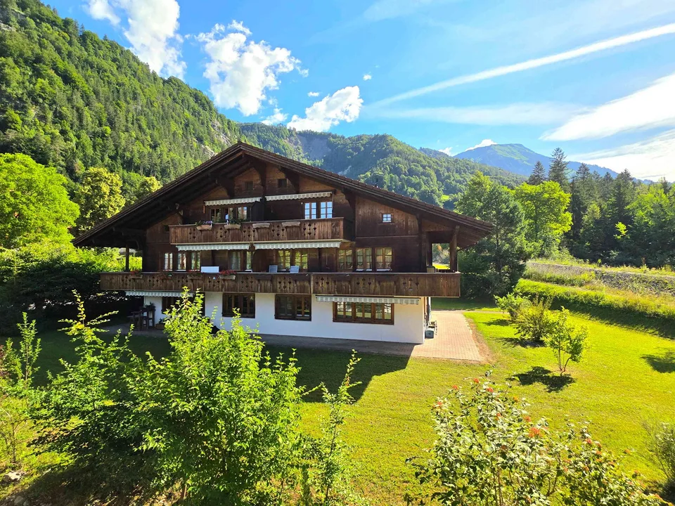 ERSTBEZUG: Moderne Erst- oder Zweitwohnung im Herzen vom BE Oberland!