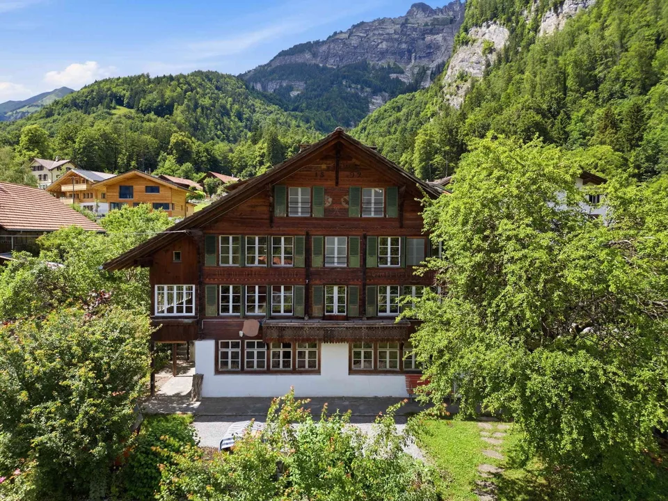 Charaktervolles 10.5 Zi.- Haus mit herrlichem Umschwung