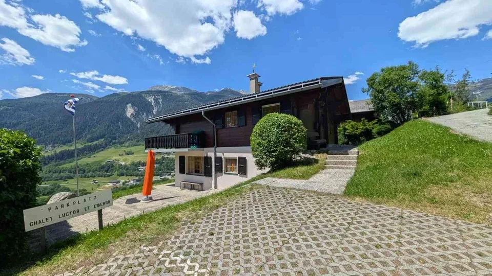 Exklusives Chalet an sonniger Aussichtslage in Ernen