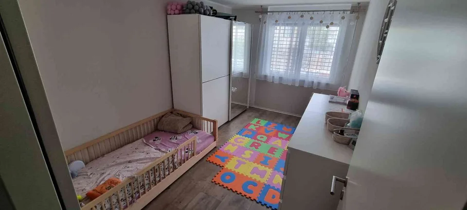 Moderne 3.5-Zimmer Wohnung mit Privatgarten und Bergsicht