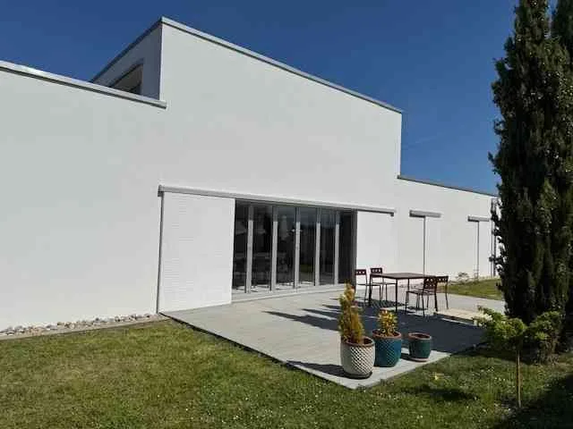 Villa moderniste pour indépendant/e/s ou avec projet multigénérationne