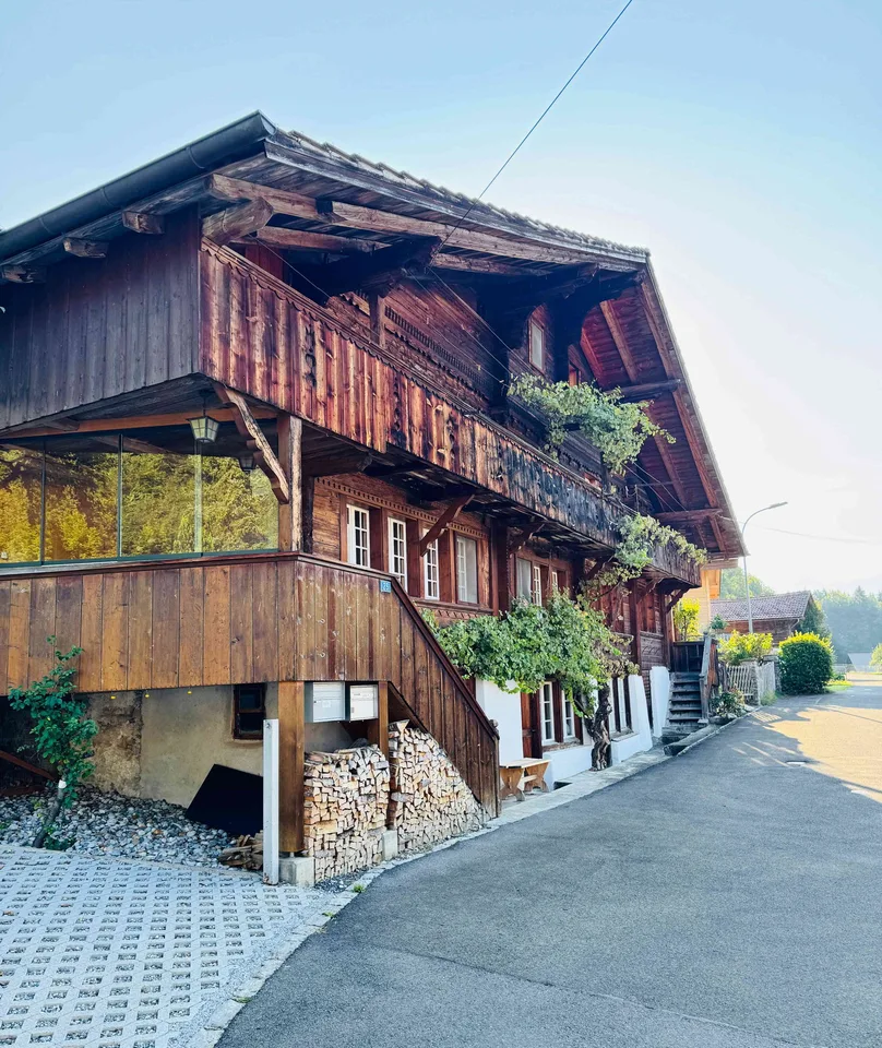 Zweigenerationenhaus mit Entwicklungspotenzial in 3858 Hofstetten