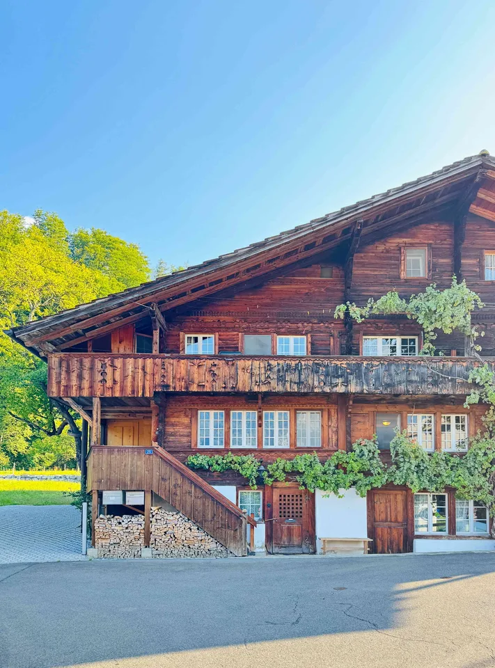 Zweigenerationenhaus mit Entwicklungspotenzial in 3858 Hofstetten