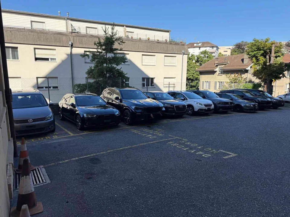 Garage automobile entièrement équipé au centre de Lausanne