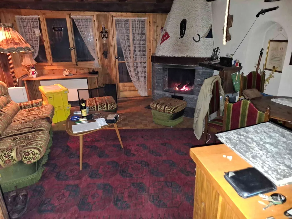 Wohnung in gutem Zustand, in 200 jährigem Haus.