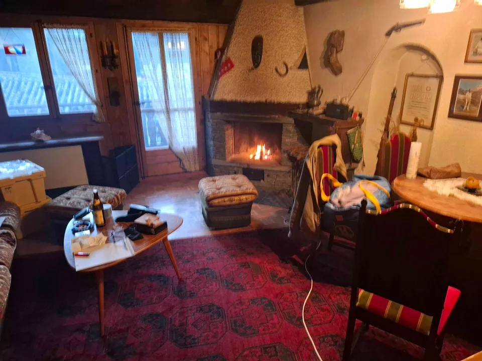 Wohnung in gutem Zustand, in 200 jährigem Haus.