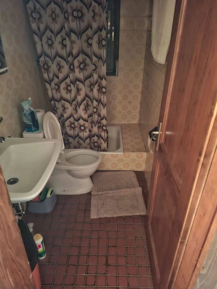 Wohnung in gutem Zustand, in 200 jährigem Haus.