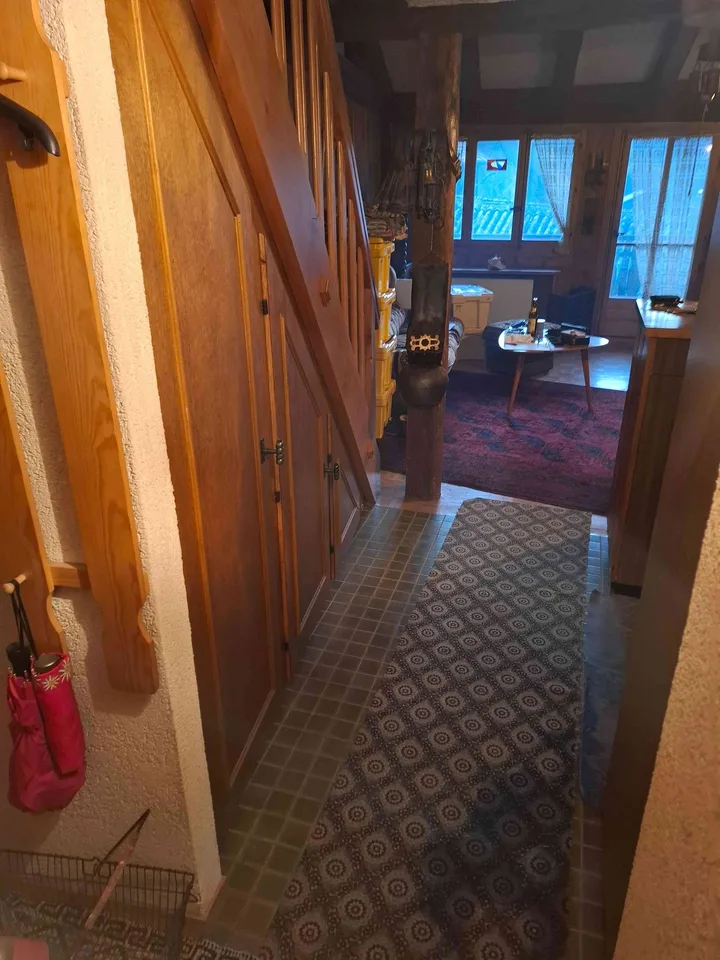 Wohnung in gutem Zustand, in 200 jährigem Haus.