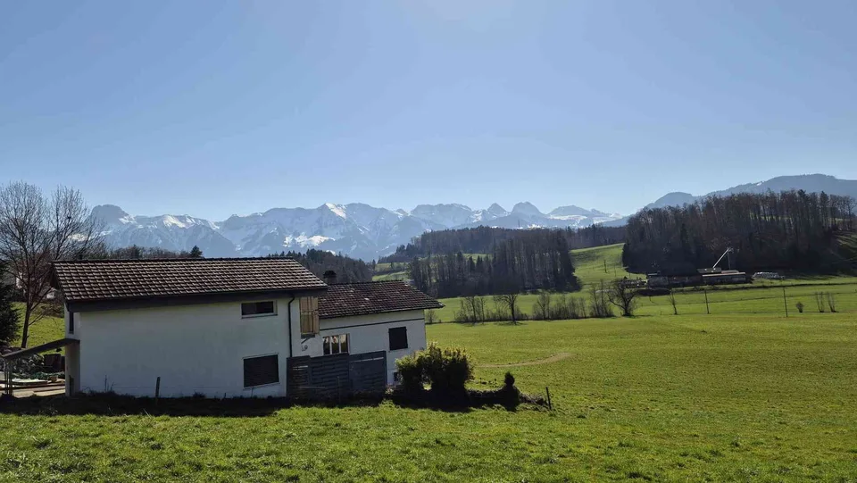 Freistehendes 3 1/2-Z.-Einfamilienhaus mit 3 1/2-Z.-Hausanbau