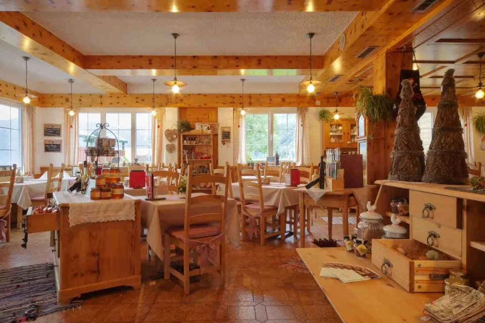 Idyllisches Restaurant mit zwei Wohnungen bei Leukerbad