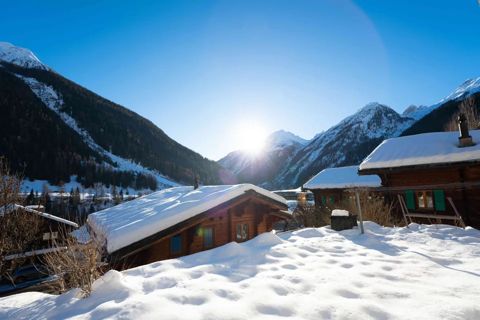 Alpine Eleganz und Geborgenheit: 2.5-Zimmer-Wohnung