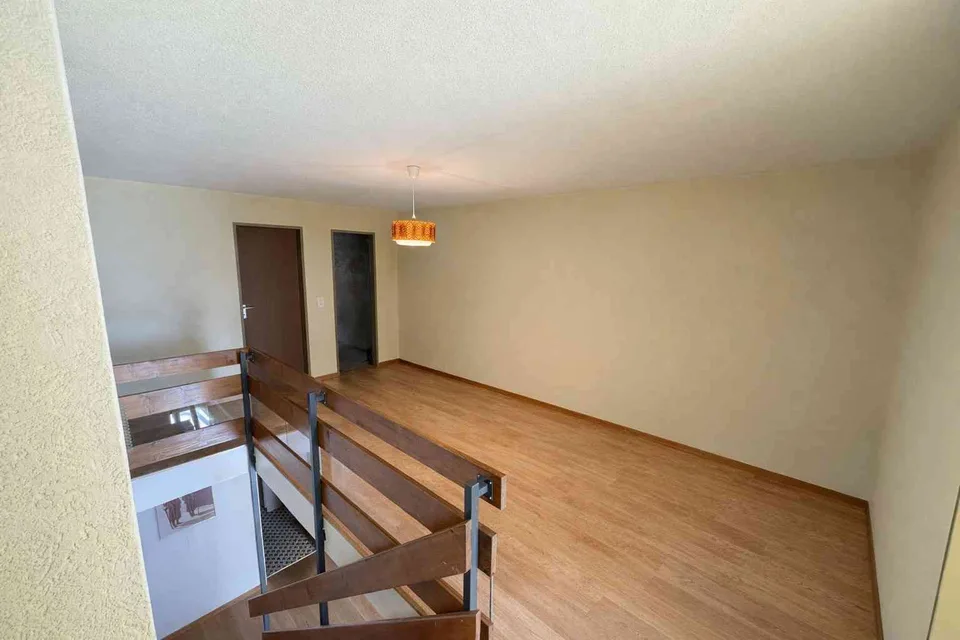Zu verkaufen eine 6½ Zimmer Duplex Haushälfte mit schöner Bergsicht