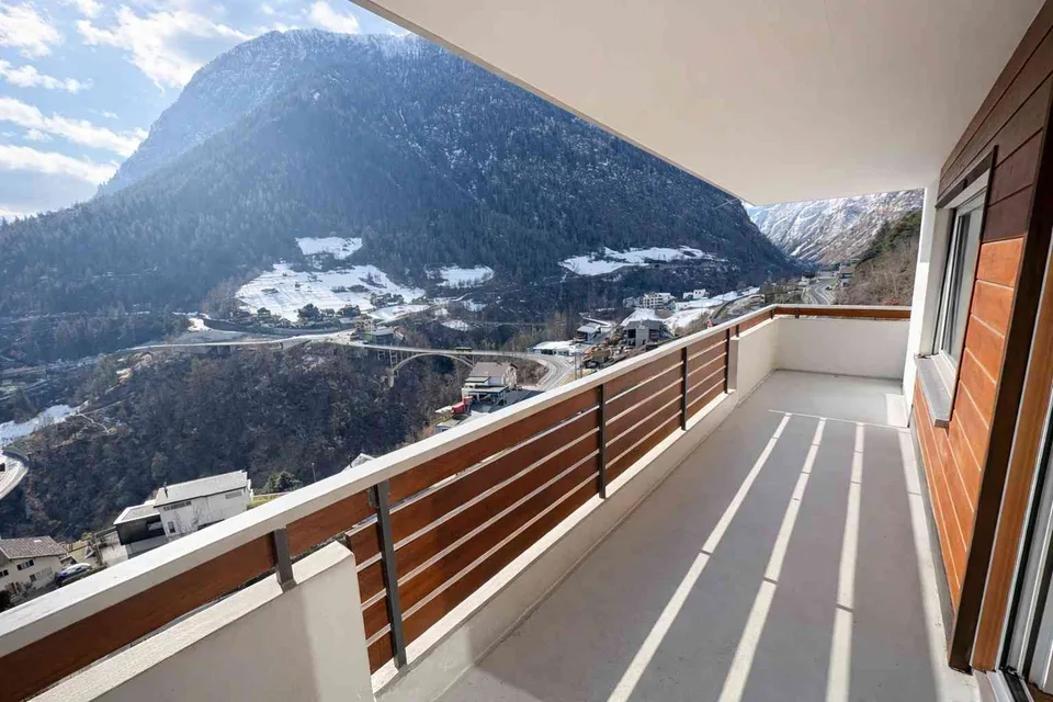 Zu verkaufen eine 6½ Zimmer Duplex Haushälfte mit schöner Bergsicht