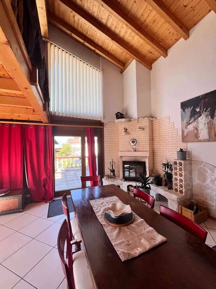 Grande villa à Chelin