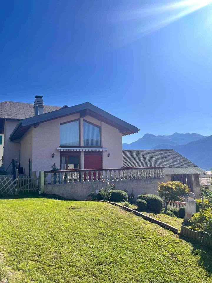 Grande villa à Chelin