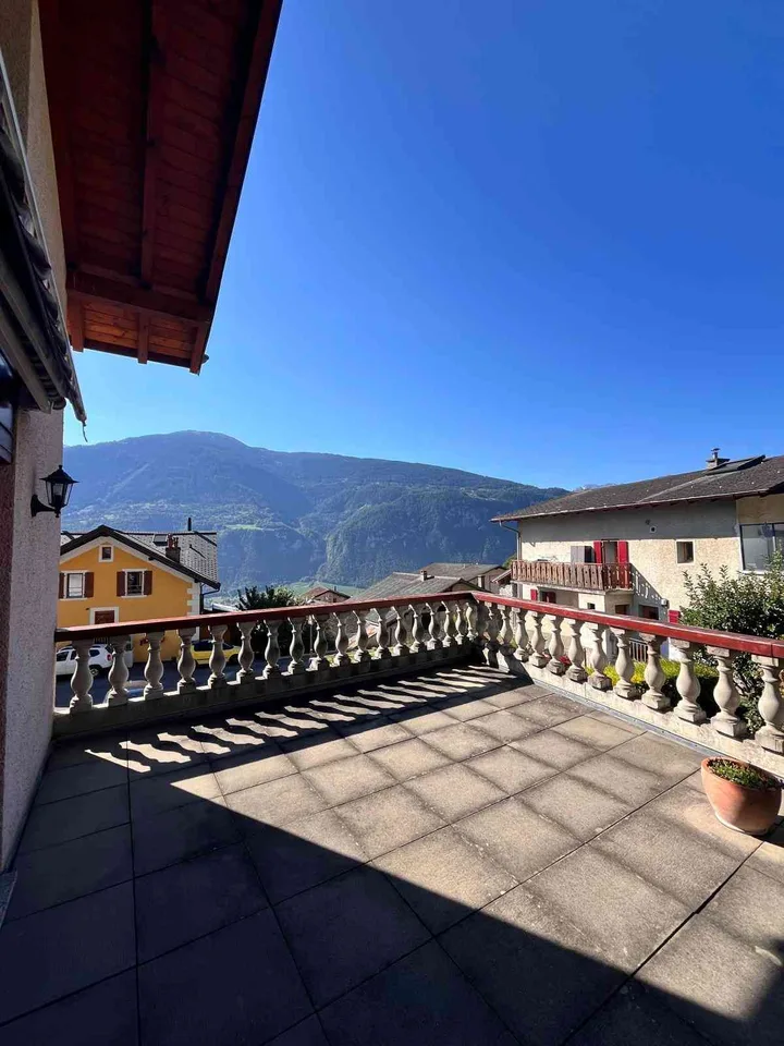 Grande villa à Chelin