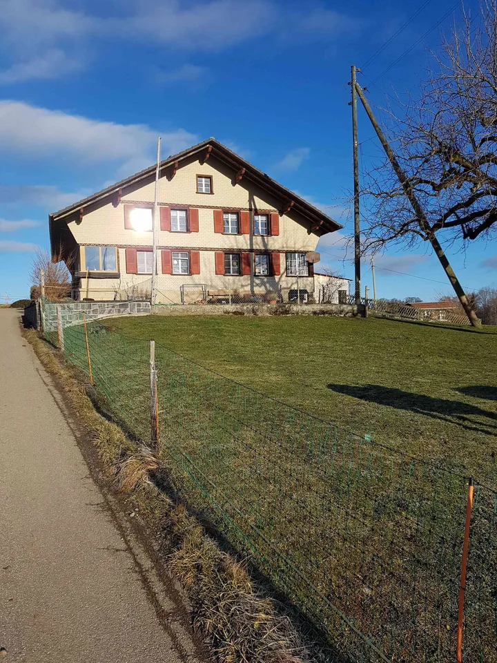 7-Zimmer-Zweifamilienhaus an unverbaubarer Wohnlage und Weitsicht – Foto 6 von 6