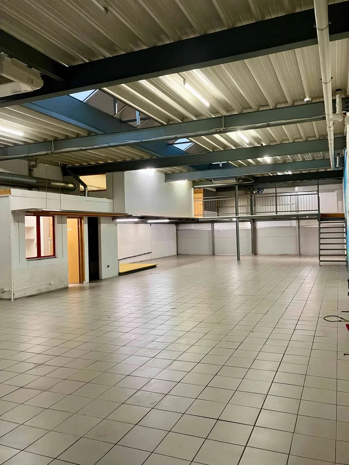 Halle industrielle en zone artisanale