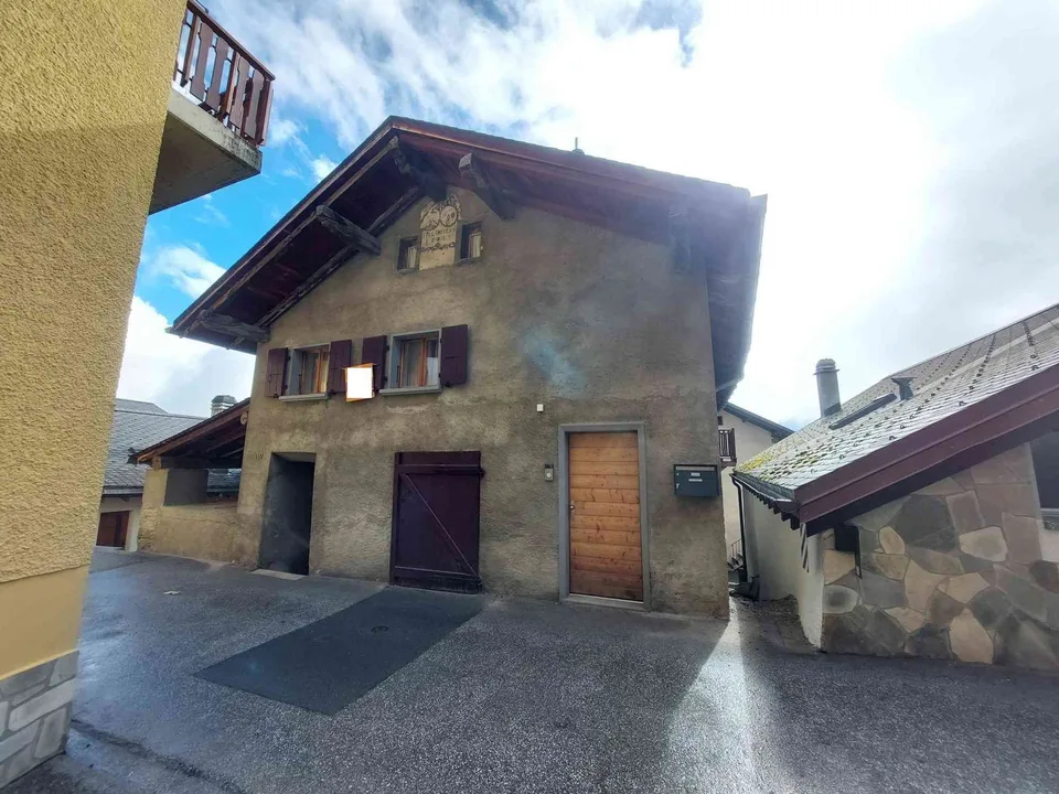 Charmant appartement partiellement rénové au coeur du village de Lens