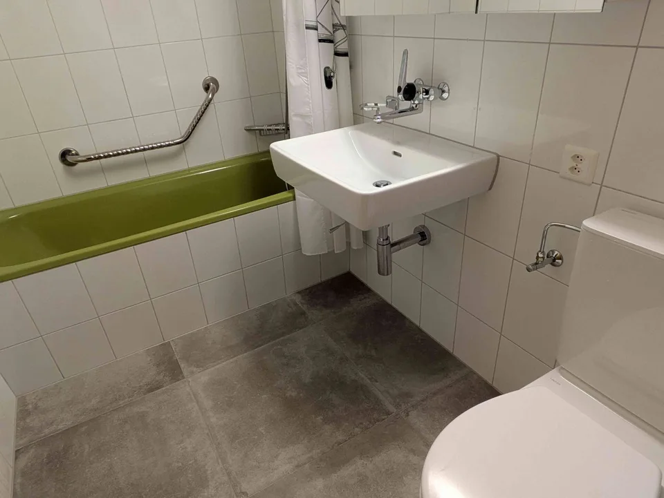 Appartement de 2,5 pièces avec jardin d'hiver dans l'Oberland bernois