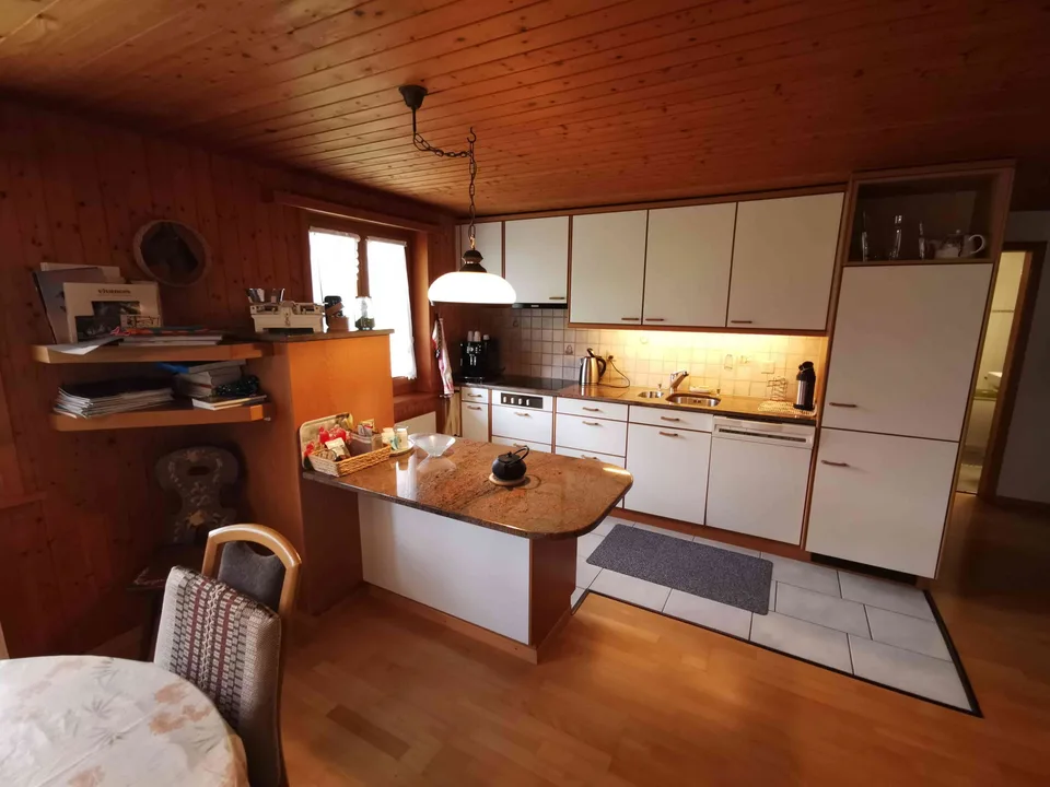 Appartement de 2,5 pièces avec jardin d'hiver dans l'Oberland bernois