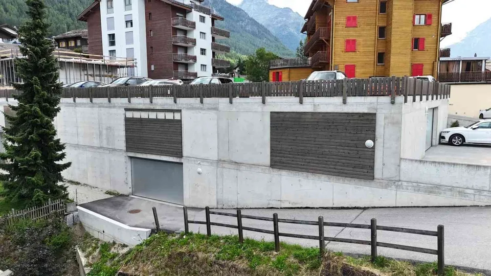 Premium-Parking im Dorfzentrum von Grächen