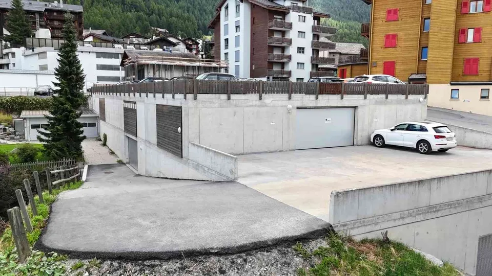 Premium-Parking im Dorfzentrum von Grächen
