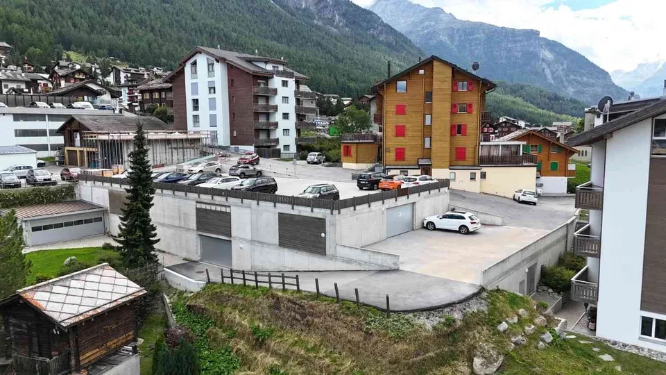Premium-Parking im Dorfzentrum von Grächen