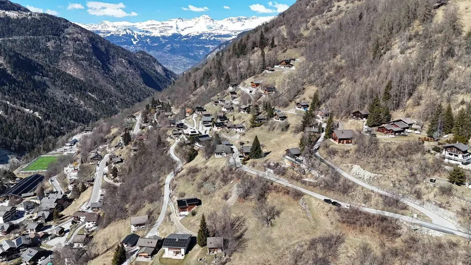 Magnifique terrain de 587 m2 à Vissoie