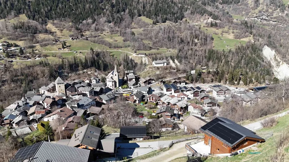 Magnifique terrain de 587 m2 à Vissoie