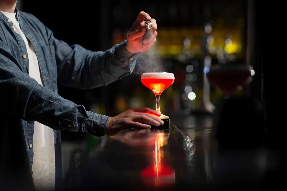 GENÈVE: Bar à saisir!