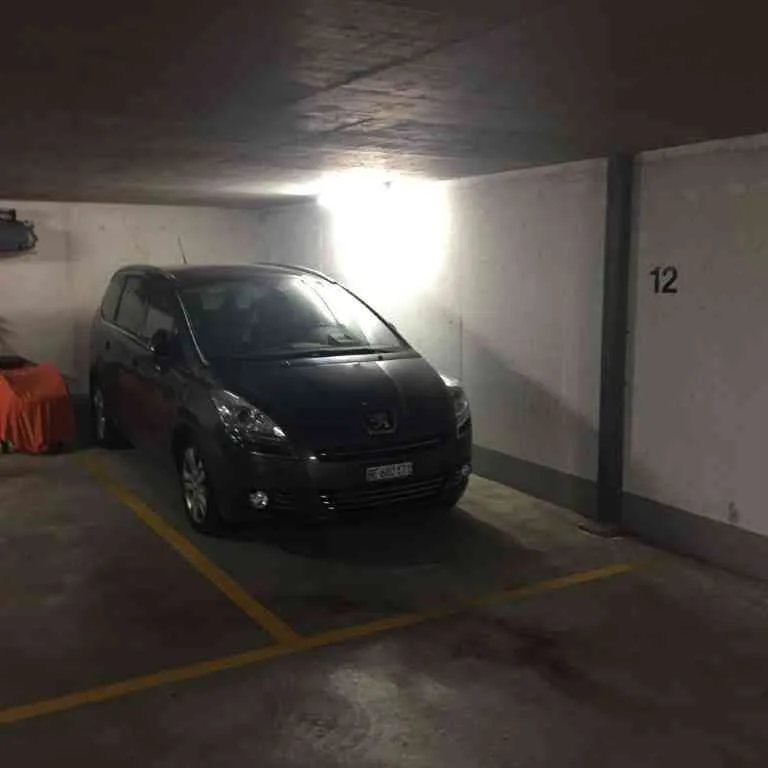 Einstellhallenplatz in Uttigen per sofort zu verkaufen
