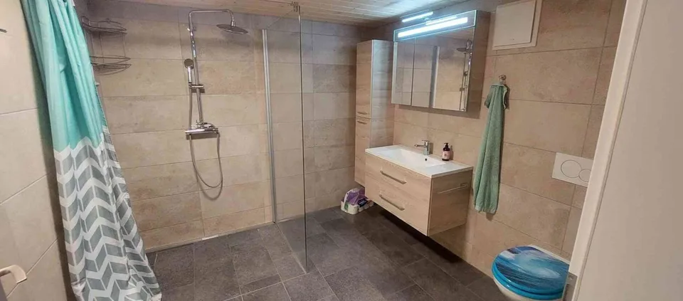 Sehr Grosse 1.5 Zimmer Wohnung. 2019 Küche und Bad neu Gebaut