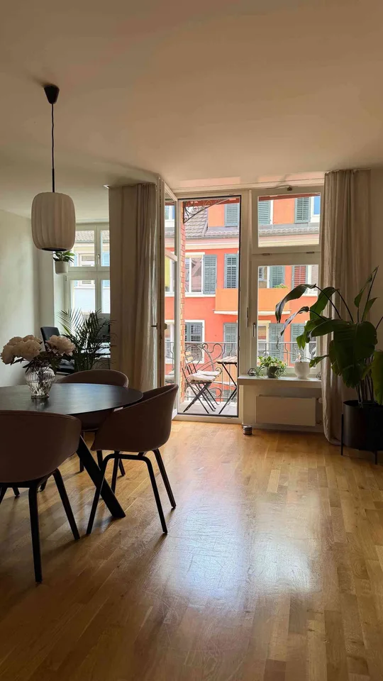 Beautiful Furnished 3-Room Apartment in Zurich Seefeld with Balcony