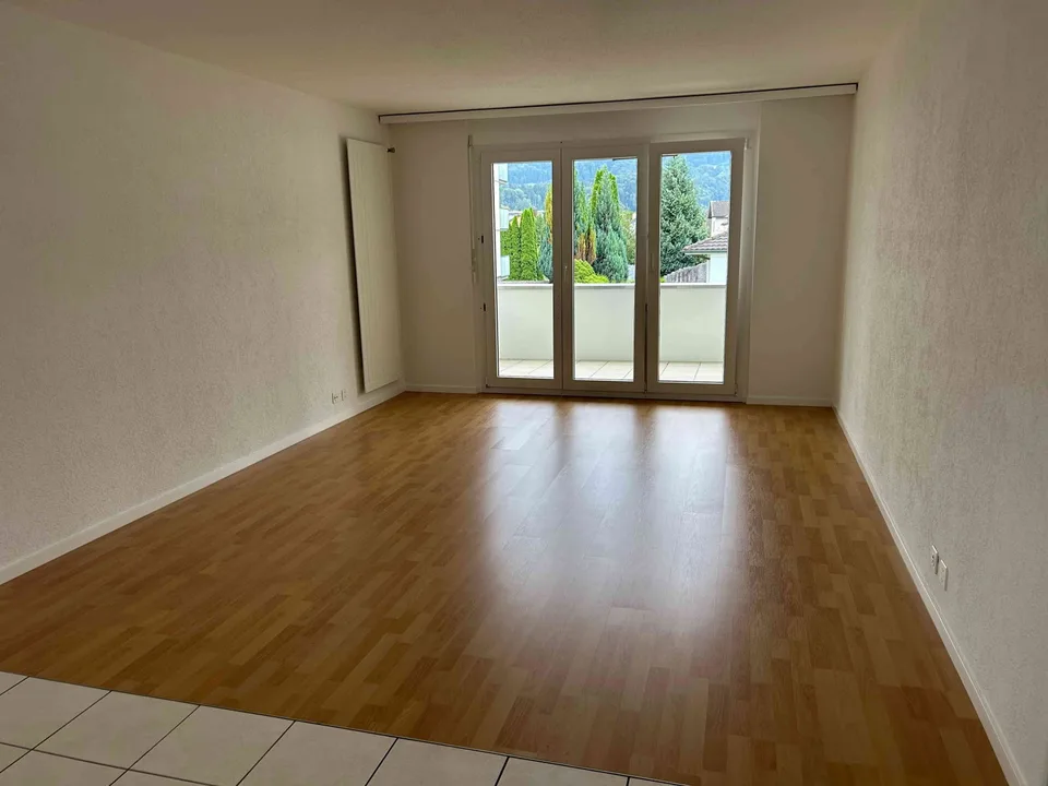 Grosszügige 3 1/2 Zimmer-Wohnung im 1. Obergeschoss mit grossem Balkon