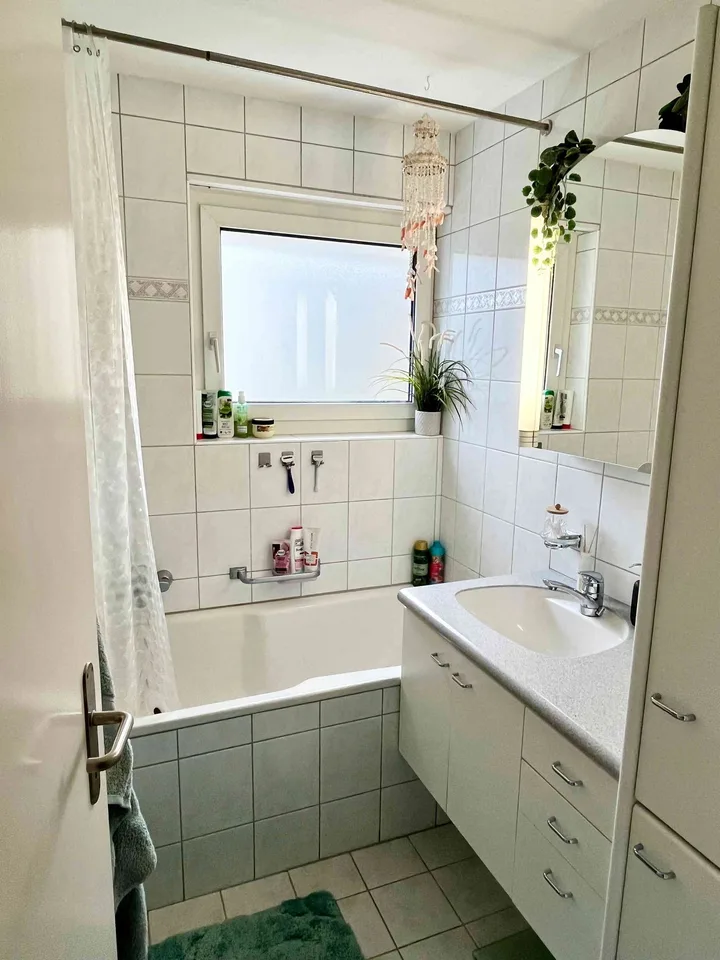 Mitbewohnerin in 2er Berufstätigen-WG in 4,5 Zimmerwohnung gesucht