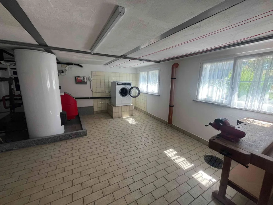 Charmanter 4.5-Zimmer-Hausteil mit Garage und Aussenparkplätzen